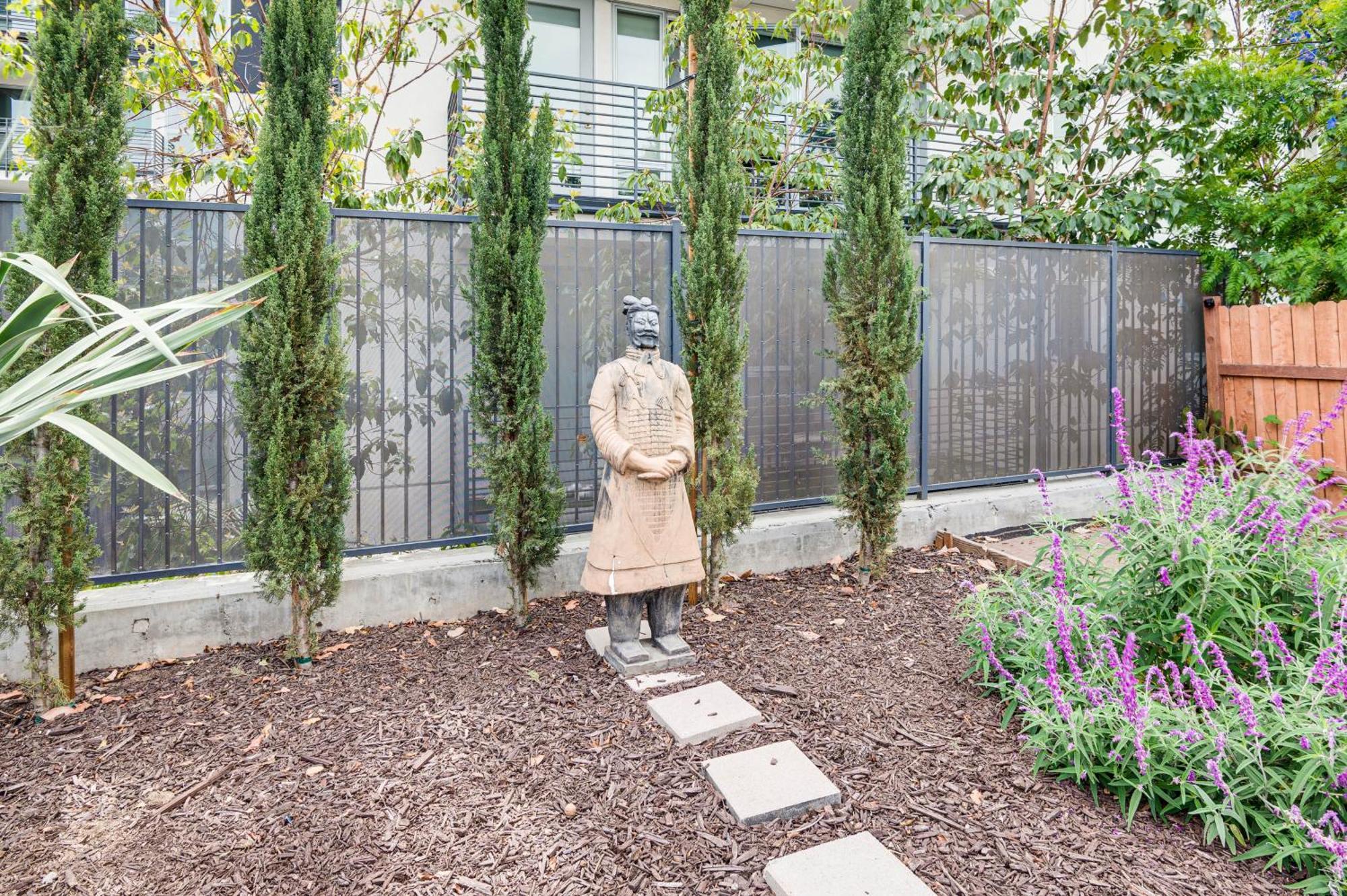 1 Mi To Dtwn La Artists Retreat With Zen Garden *