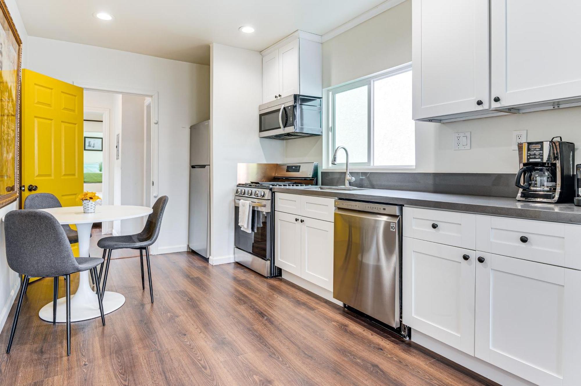Apartment 1 Mi To Dtwn La Artists Retreat With Zen Garden