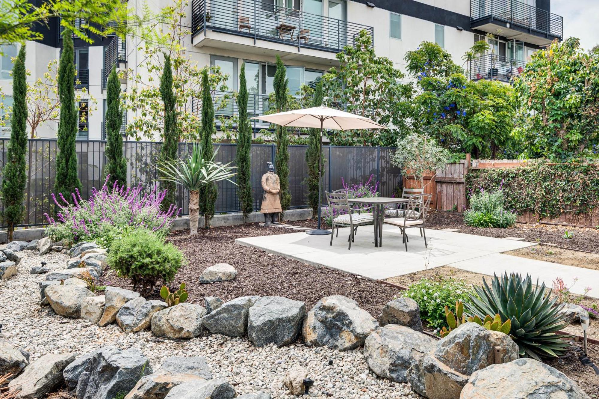 Apartment 1 Mi To Dtwn La Artists Retreat With Zen Garden Los Angeles