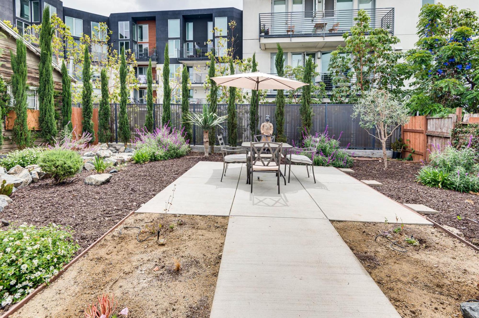 1 Mi To Dtwn La Artists Retreat With Zen Garden Los Angeles